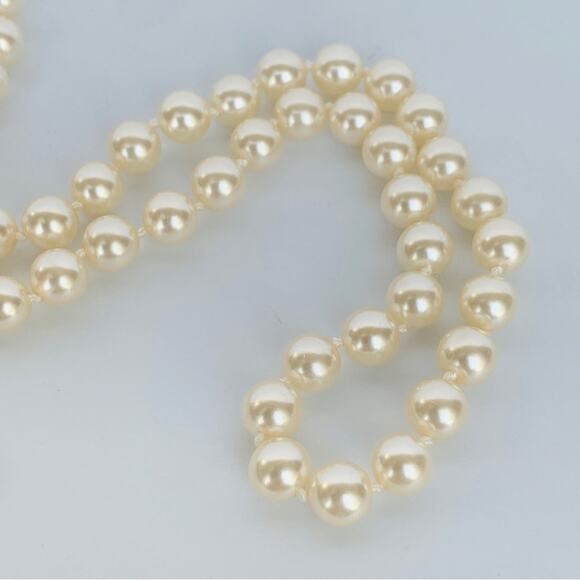 Vintage Faux Pearl Necklace - Picture 3 of 7